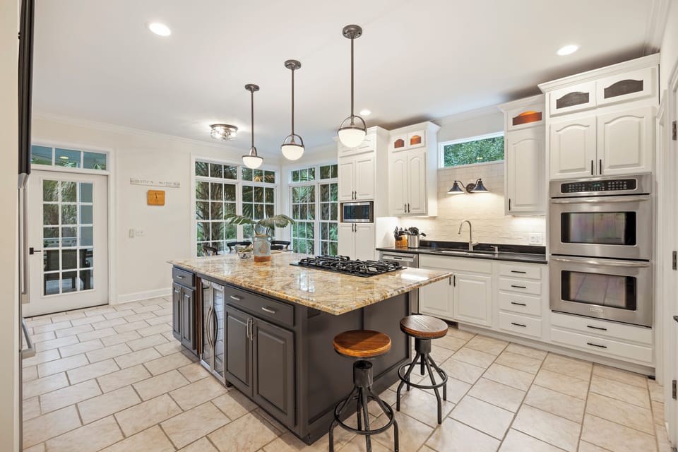 Fully equipped chef's kitchen