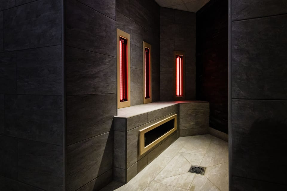 Couples treatment rooms, sauna, hot tub, steam room, prenatal massages