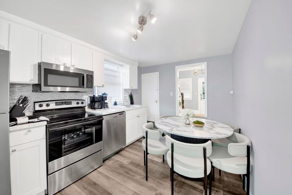 Luxury House, Garden View | Private kitchen