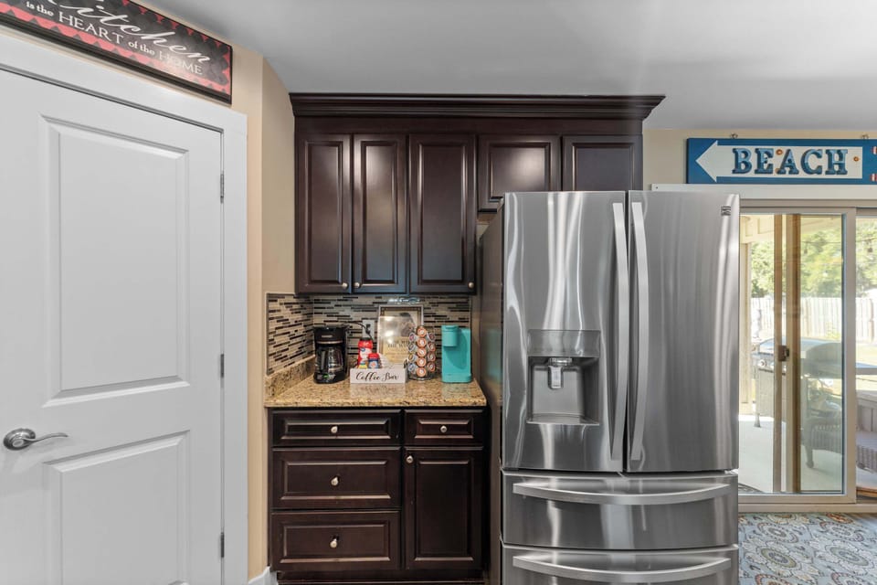 Wake up and get energized with the coffee bar.  Enjoy a flavored K-cup or make a pot of local coffee.