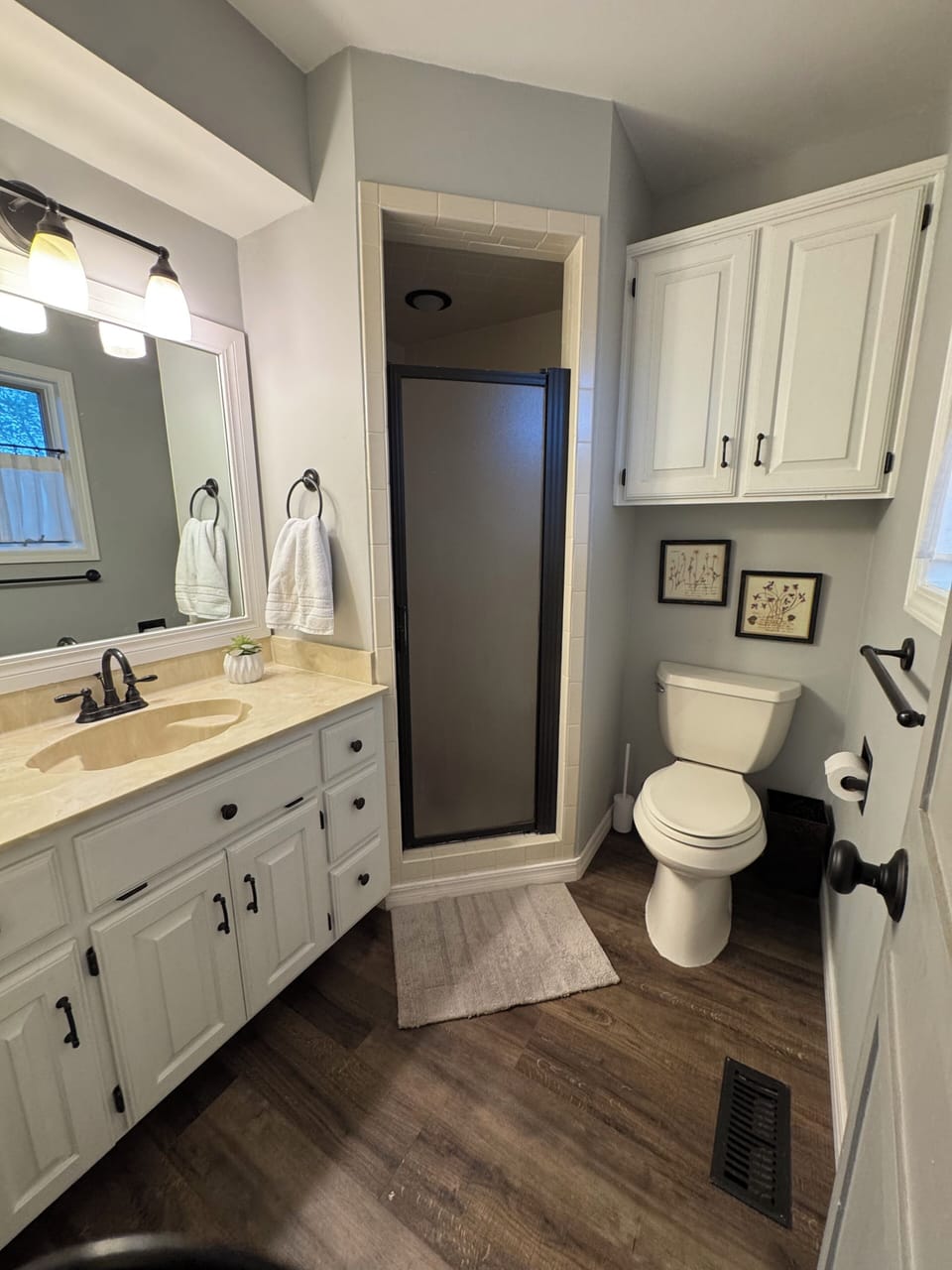 Full bathroom adjoining primary bedroom.