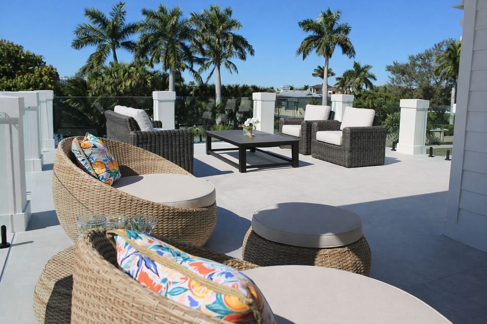 Upper Balcony Lounge