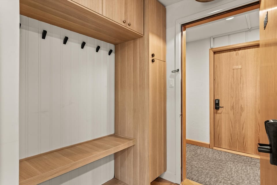 Entryway storage