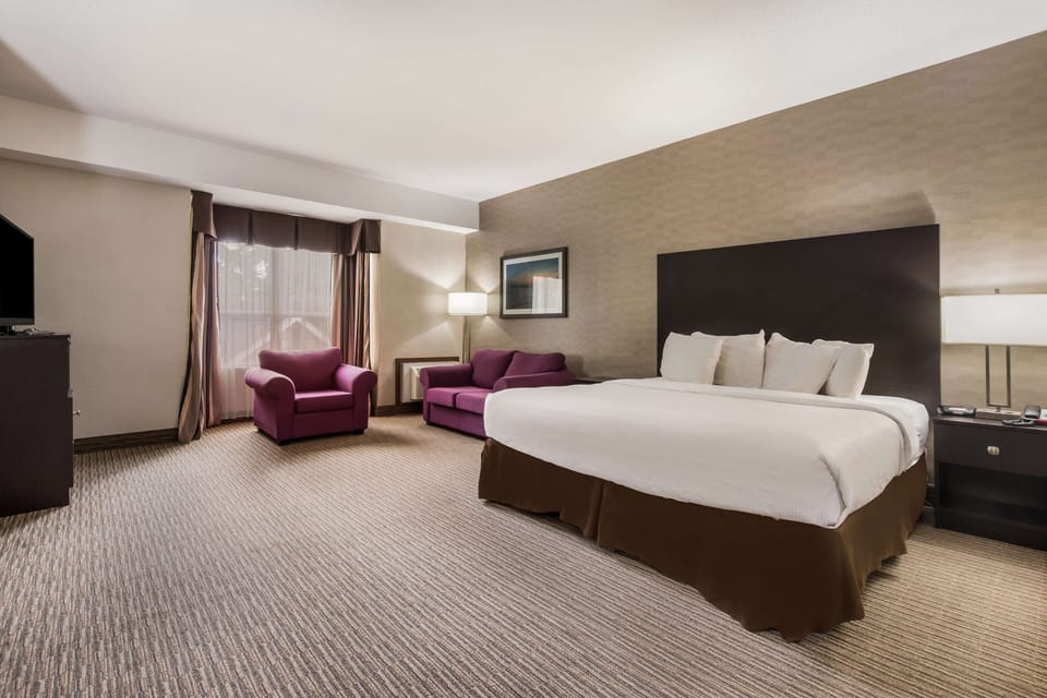 Desk, laptop workspace, iron/ironing board, free WiFi