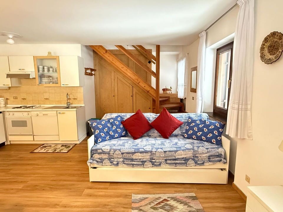 House, Residential Area, Home, Door, Porch, Shade, Estate, Lawn, Yard, Balcony