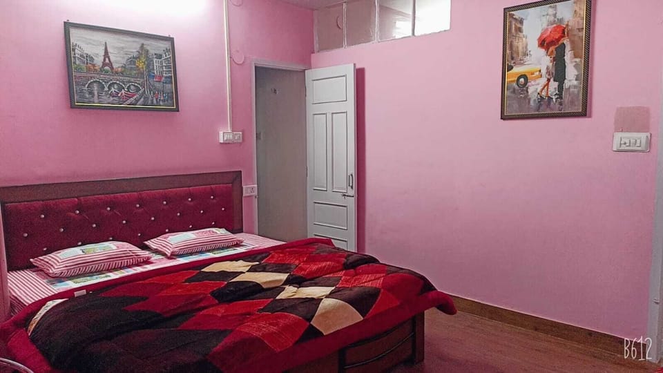 Deluxe Double or Twin Room, Hill View | Living area