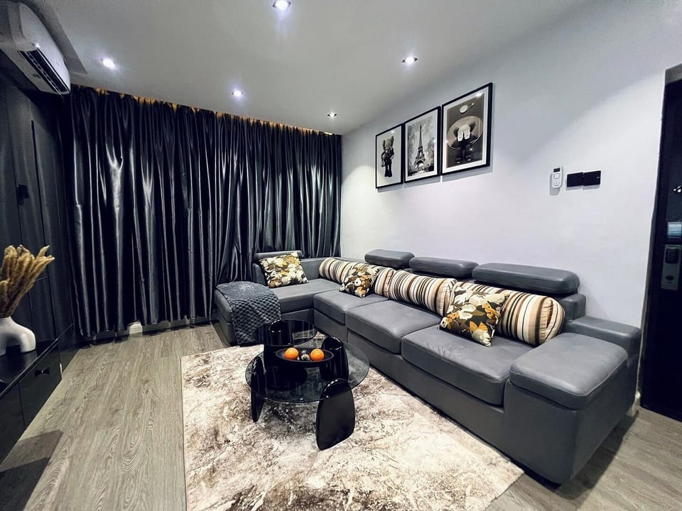 Deluxe Apartment, Balcony, City View | Living area