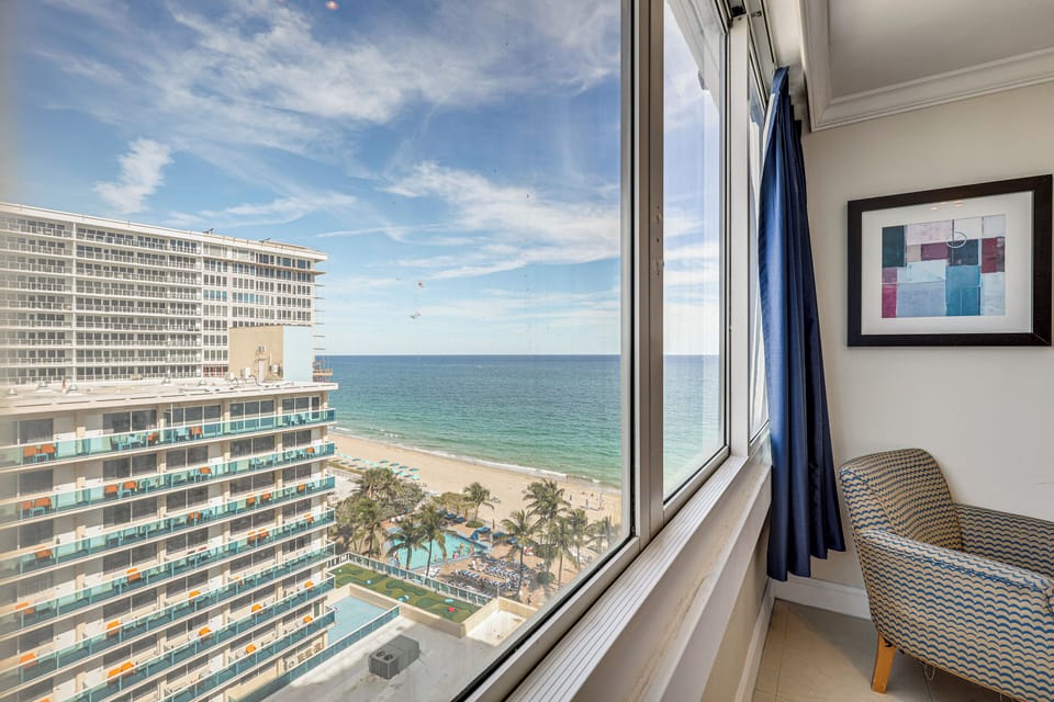 Interior | Sweeping Ocean Views