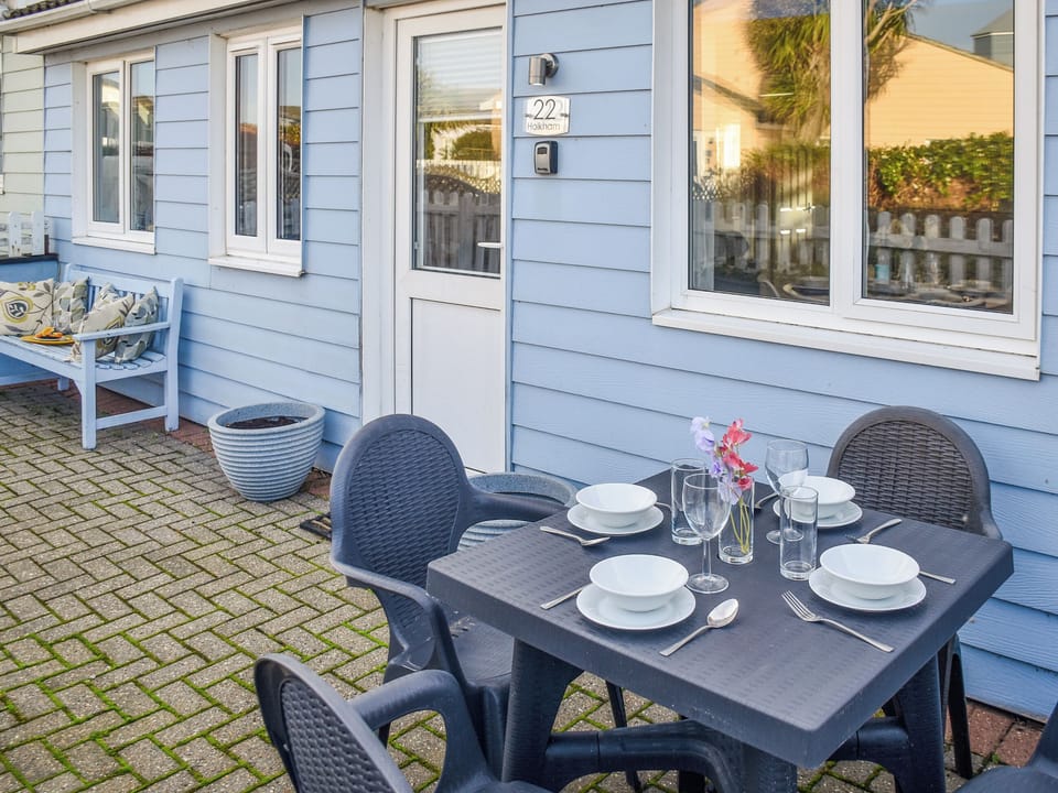 Sitting-out-area | Sunny Shores, Mundesley