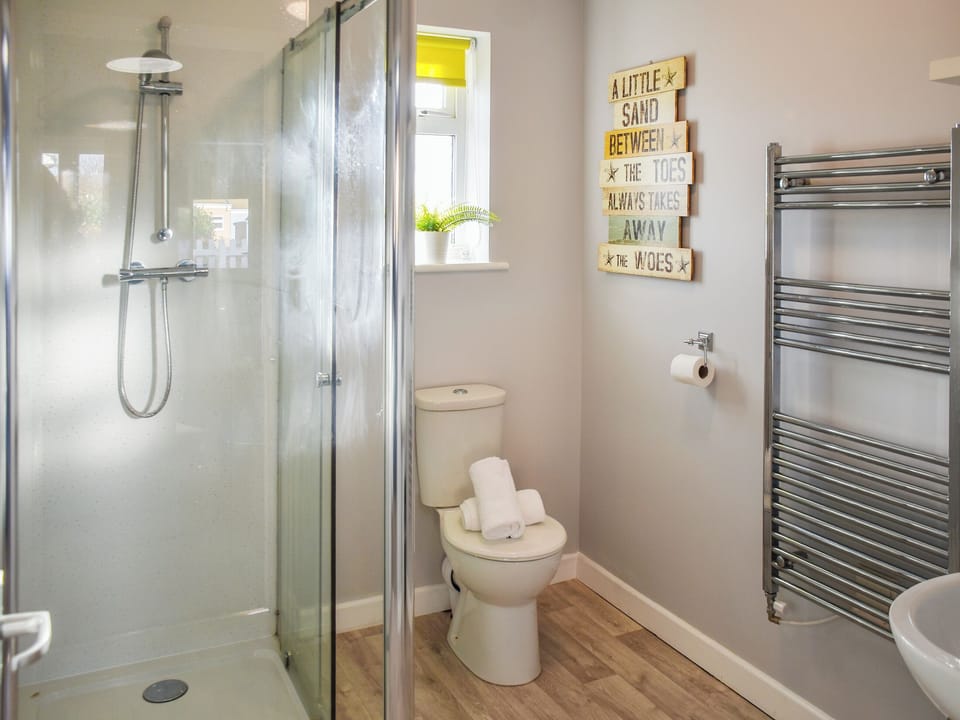 Bathroom | Sunny Shores, Mundesley