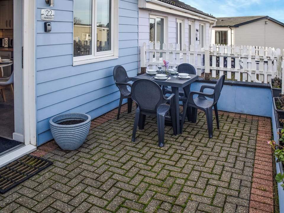 Sitting-out-area | Sunny Shores, Mundesley