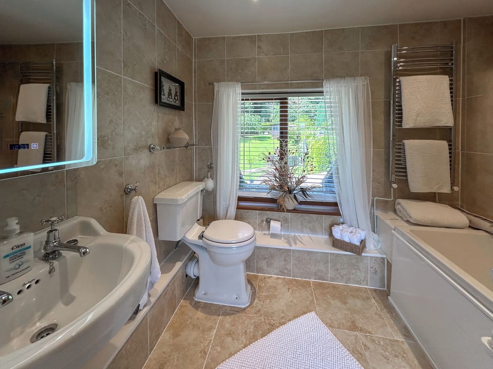 Bathroom | Forresters Cottage, Areley Kings, Near Stourport on Severn