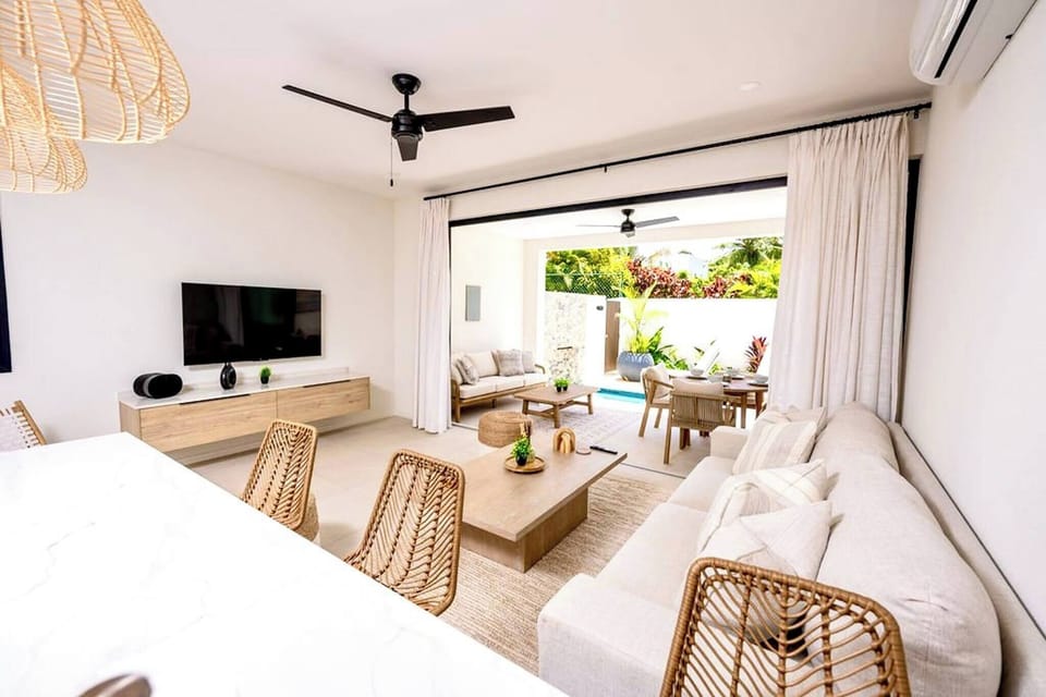 House, 3 Bedrooms, Private Pool, Garden View | Living area