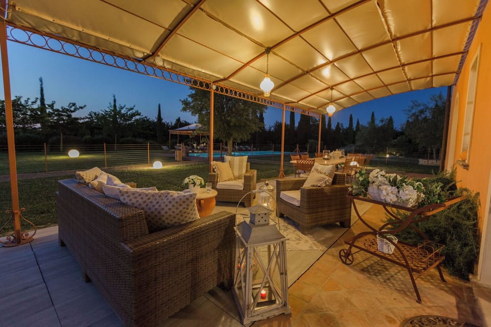 Balcony / Terrace / Patio, Building Exterior, Garden, Pool