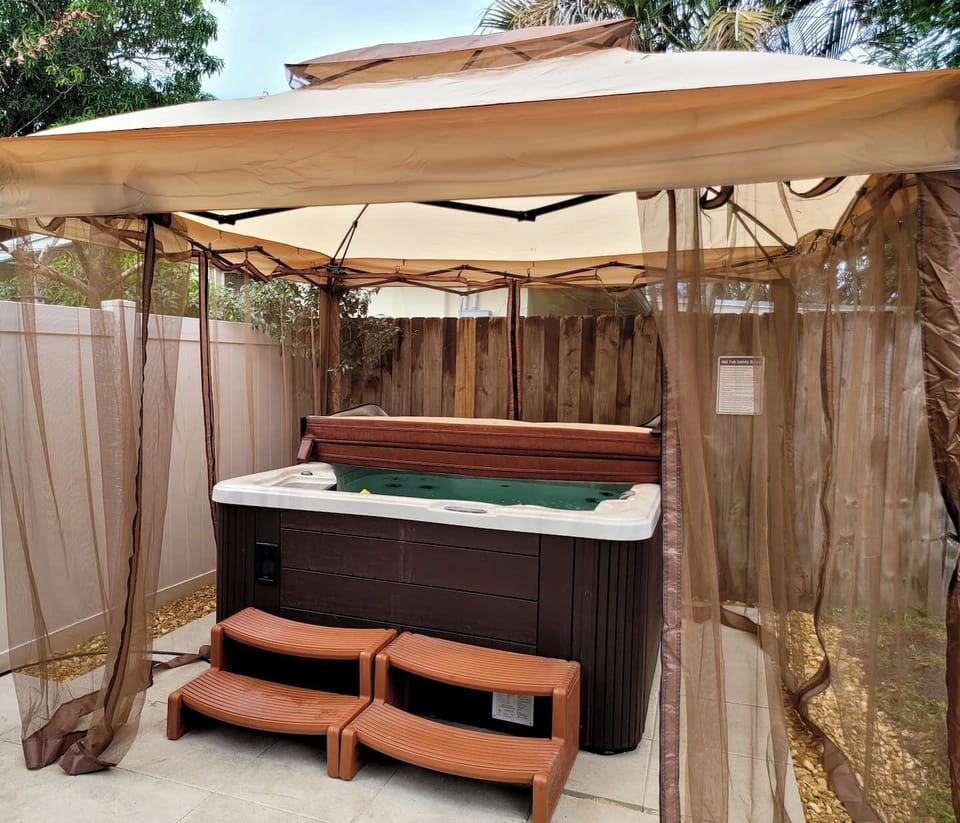 Outdoor spa tub