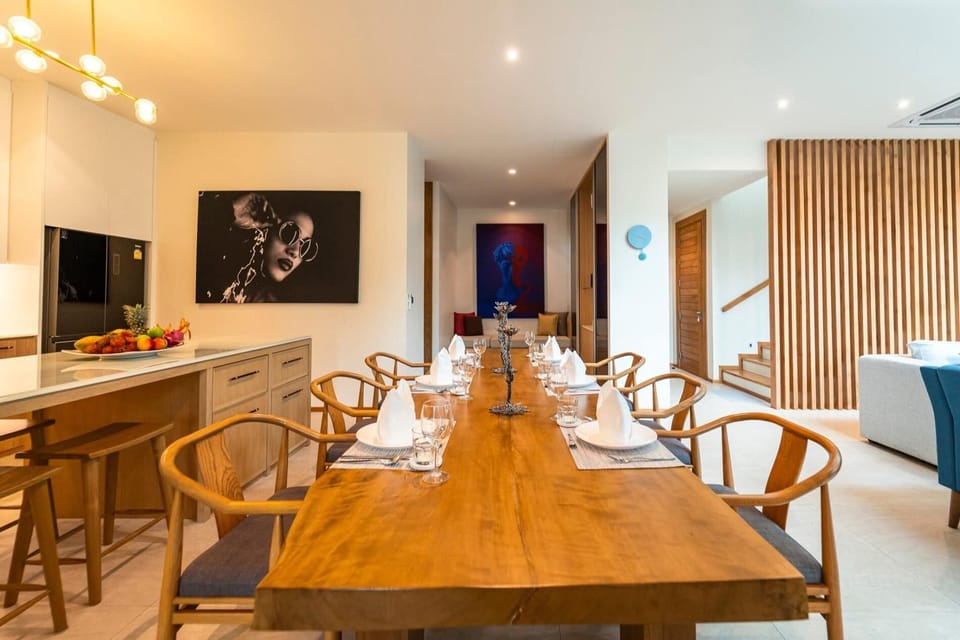 Villa (4 Bedrooms) | In-room dining
