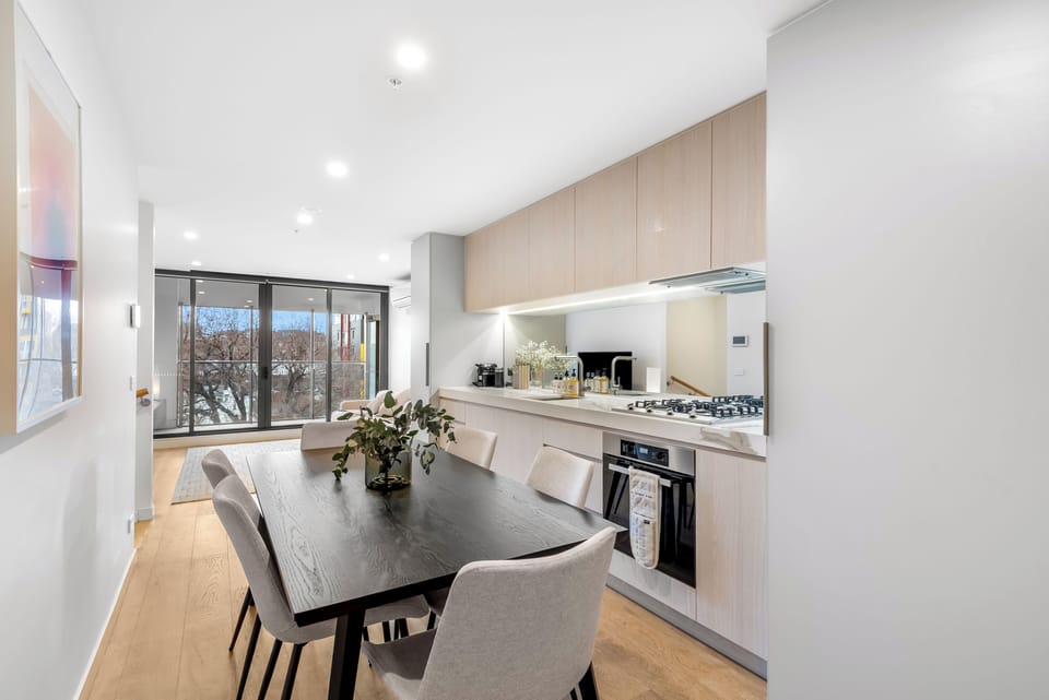 Seamless integrated open-plan kitchen and dining 