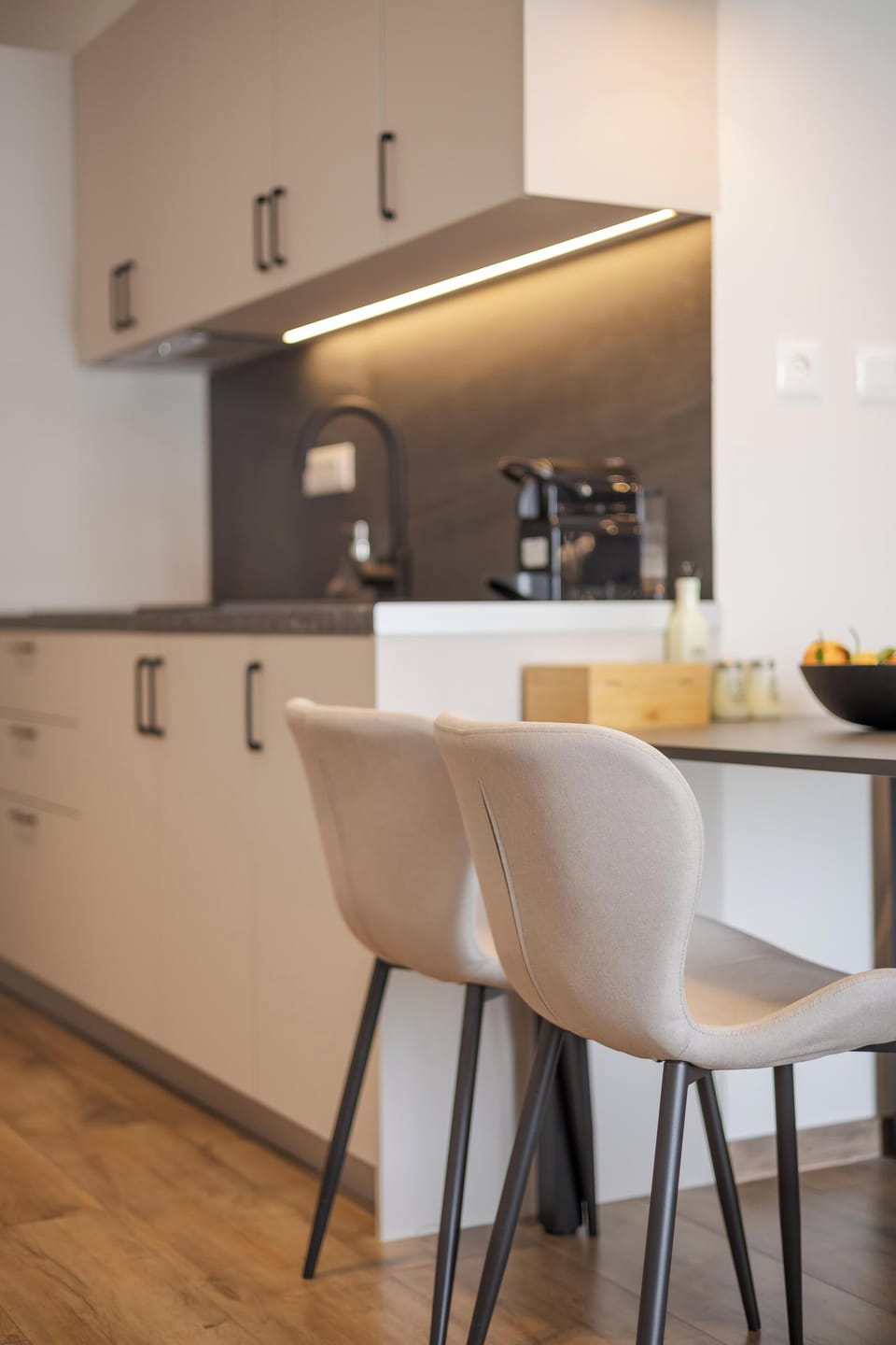 Apartment, Mountain View | Private kitchen | Full-size fridge, microwave, oven, stovetop