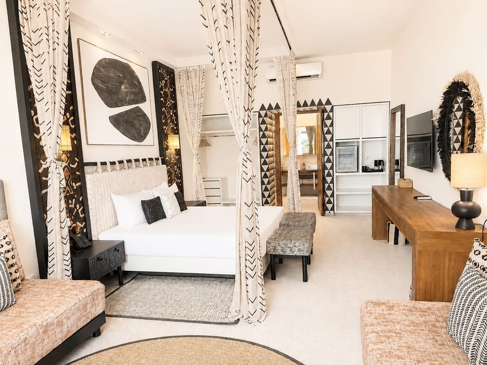 Junior Suite | In-room safe, desk