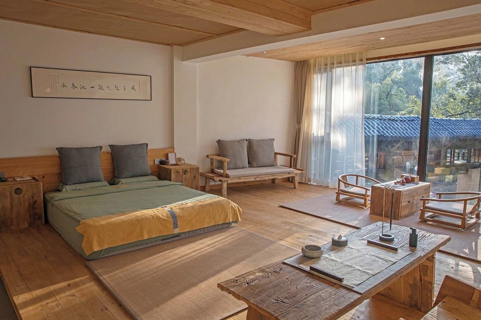 Signature Suite, Mountain View | Blackout drapes, soundproofing, WiFi (free), individually decorated