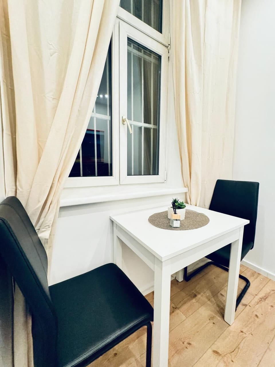 Basic Apartment | Iron/ironing board (on request)