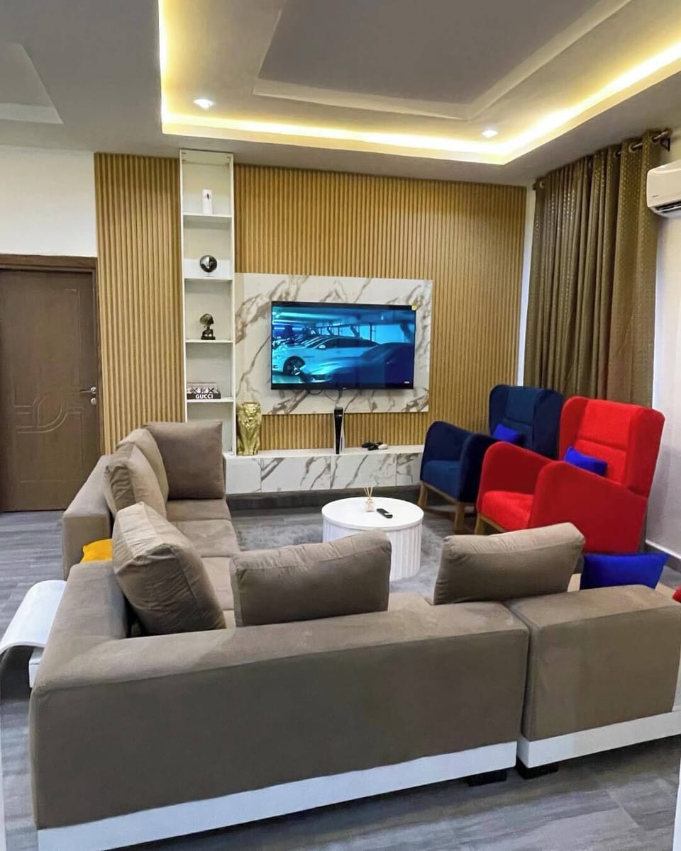 Junior Apartment, Balcony, City View | Living area