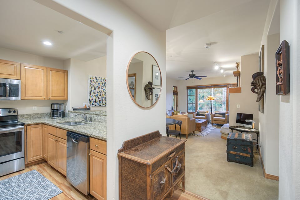 Condo, 2 Bedrooms | Private kitchen | Fridge, oven, coffee/tea maker, toaster