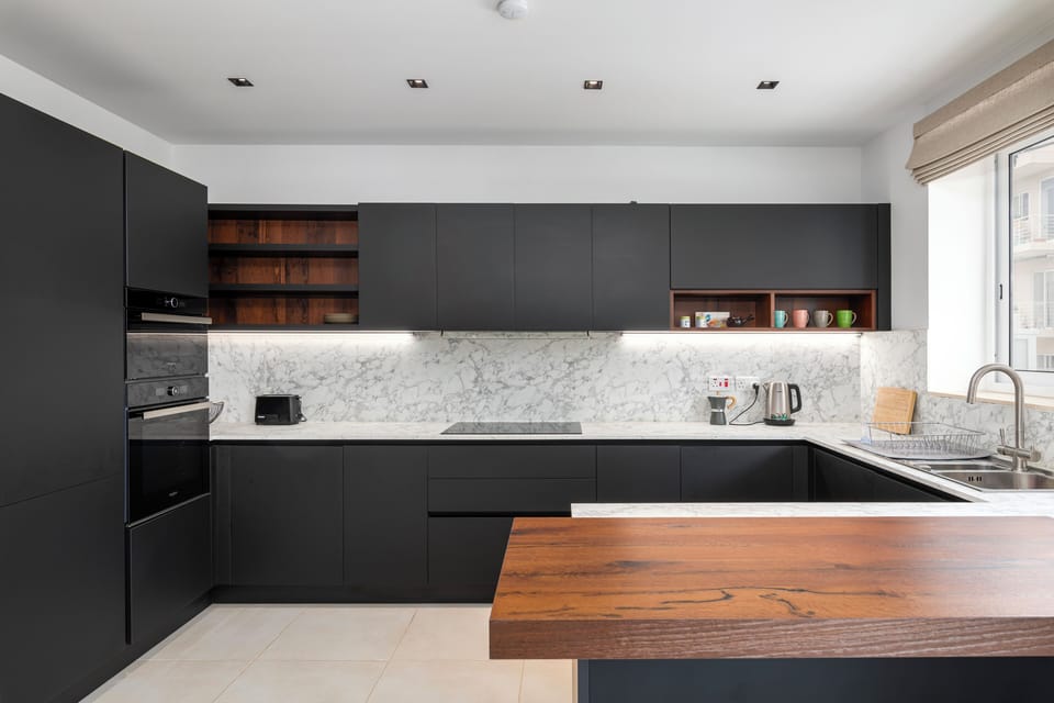 Apartment, 3 Bedrooms, Kitchen, City View | Private kitchen | Electric kettle, toaster