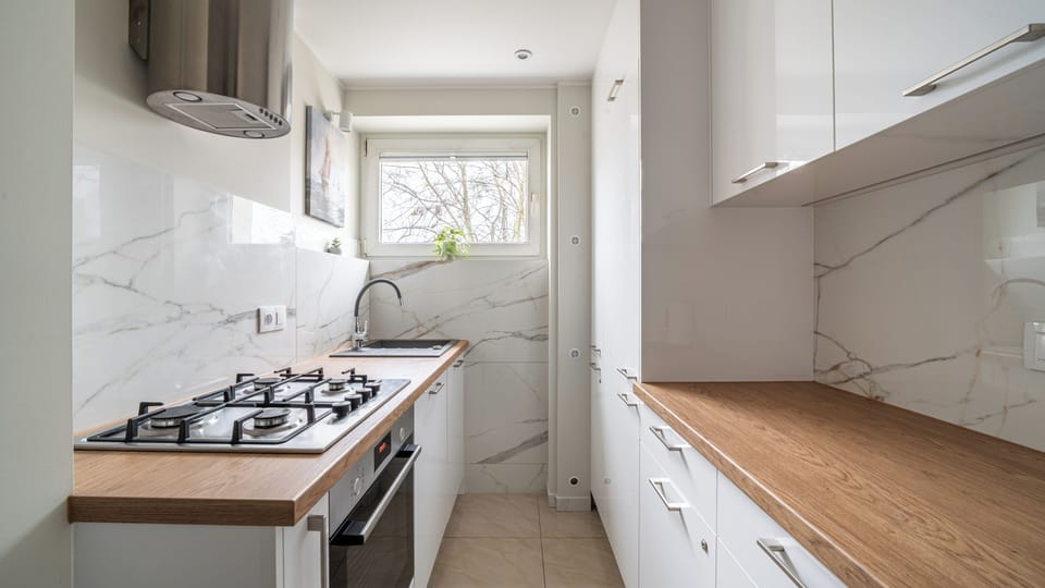 Apartment (3) | Private kitchen | Fridge, stovetop, electric kettle, cookware/dishes/utensils