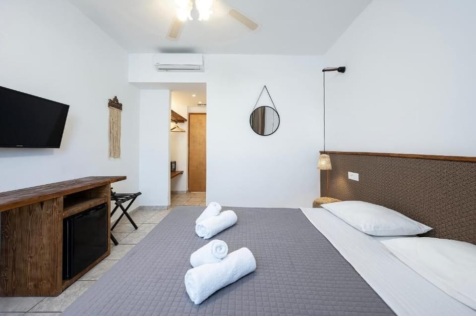 In-room safe, laptop workspace, free WiFi