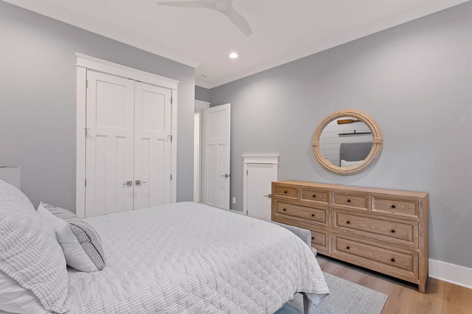 QUEEN GUEST ROOM ON SECOND LEVEL