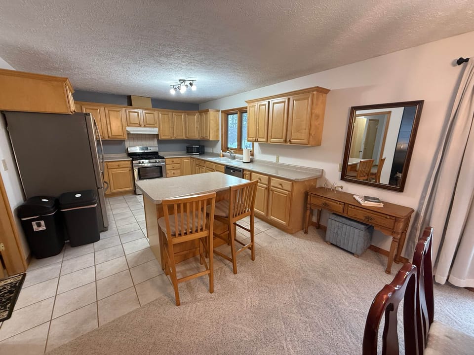 Fully stocked Kitchen with new appliances