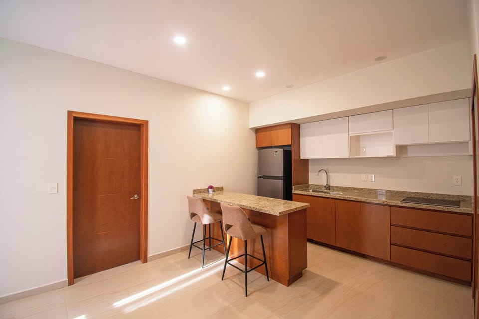 Kitchen & Dining