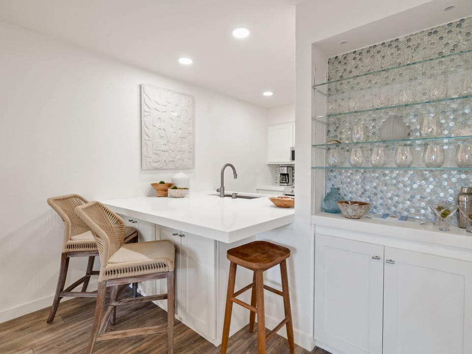 Breakfast Bar - First Floor