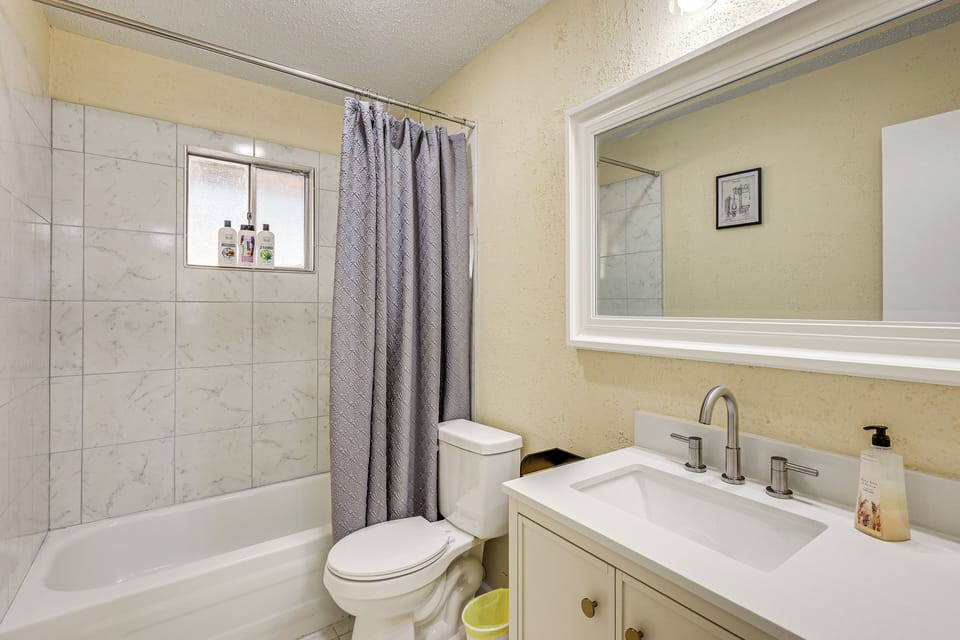 Hot Tub, Pool & Game Room: San Antonio Family Gem Cottage in San Antonio