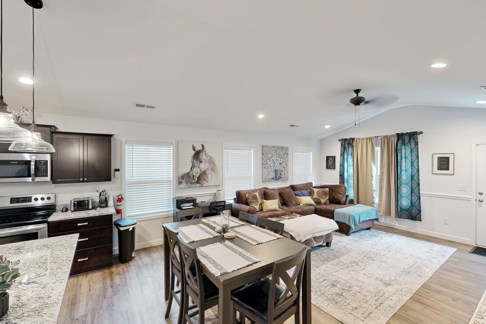 House (3 Bedrooms) | Interior