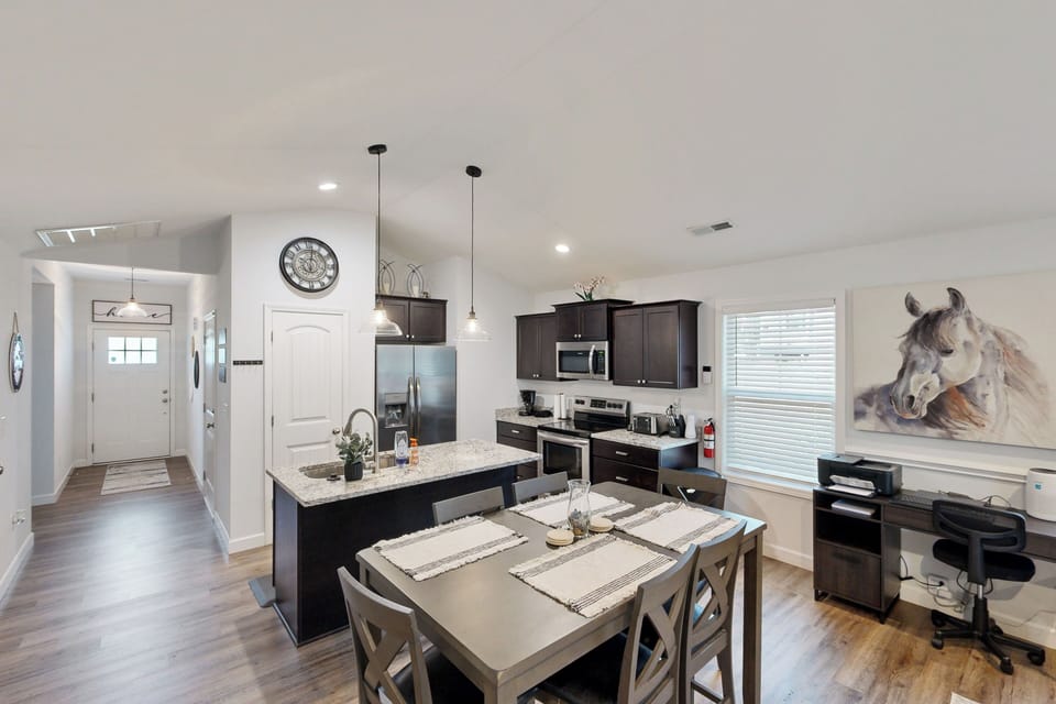 House (3 Bedrooms) | Interior