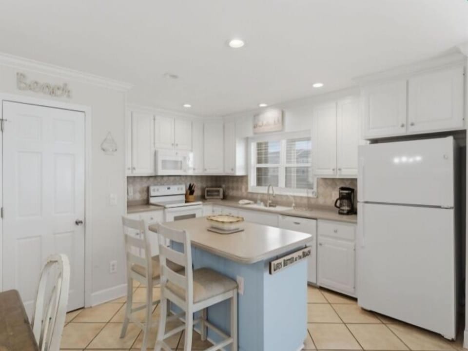 Indoors, Kitchen, Appliance, Refrigerator, Kitchen Island