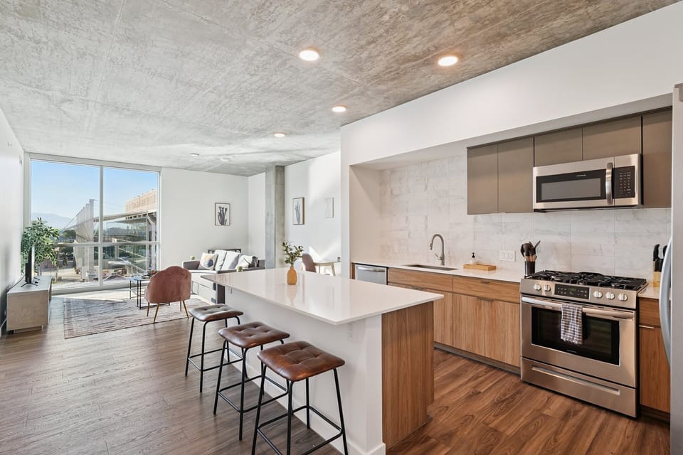 Apartment, 3 Bedrooms | Private kitchen | Fridge, microwave, oven, stovetop
