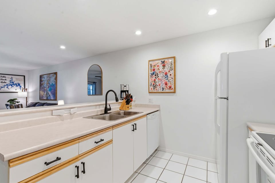 The open kitchen is well equipped for an unforgettable getaway​