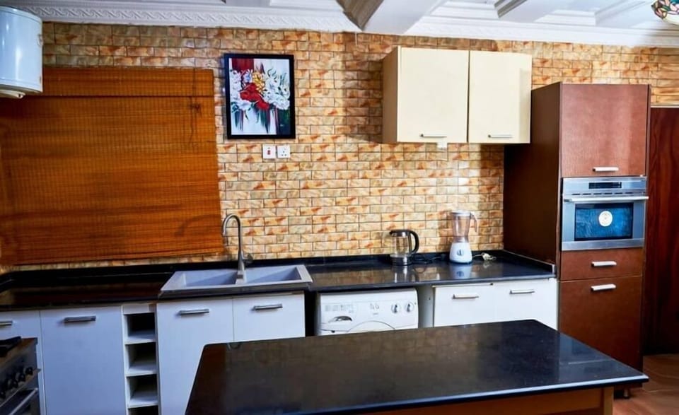 Comfort Apartment, Balcony, City View | Private kitchen | Fridge, microwave, oven, stovetop
