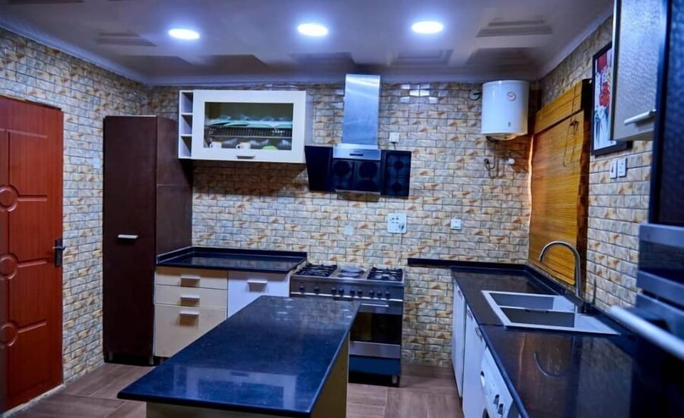 Comfort Apartment, Balcony, City View | Private kitchen | Fridge, microwave, oven, stovetop