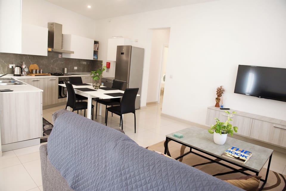 Apartment, Balcony, City View | Living area