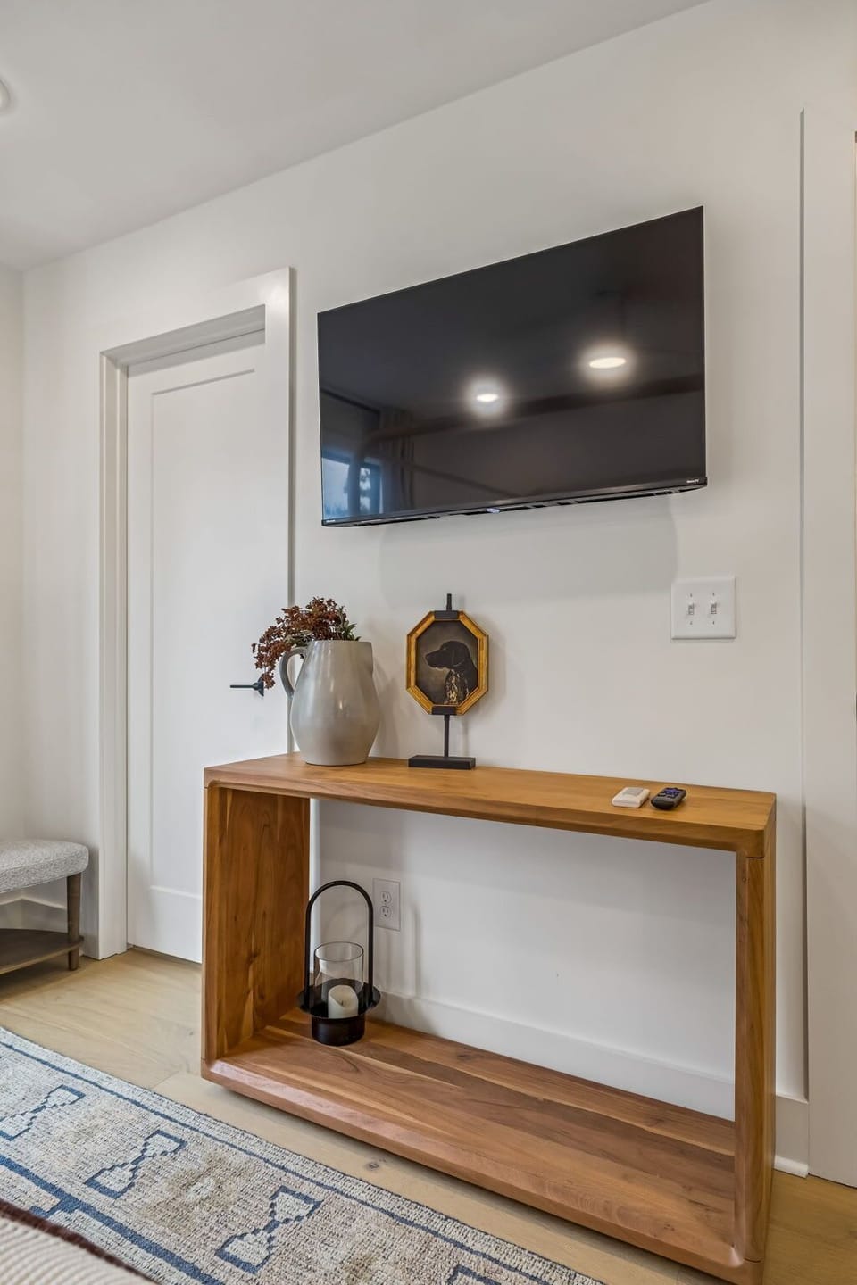 Bedroom 2: This elegantly designed bedroom offers unparalleled comfort and style, with a plush bed, soft lighting, and a peaceful ambiance for a truly restful stay. Sweet dreams guaranteed.