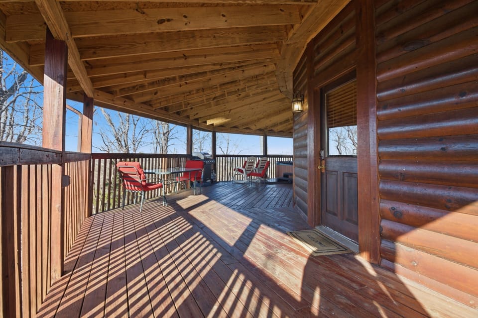 Executive Cabin, 2 Bedrooms, Hot Tub, Mountain View | Terrace/patio