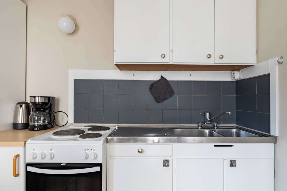 Close view of the fully equipped kitchen .