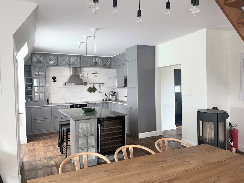 Overview of the spacious and newly renovated kitchen.