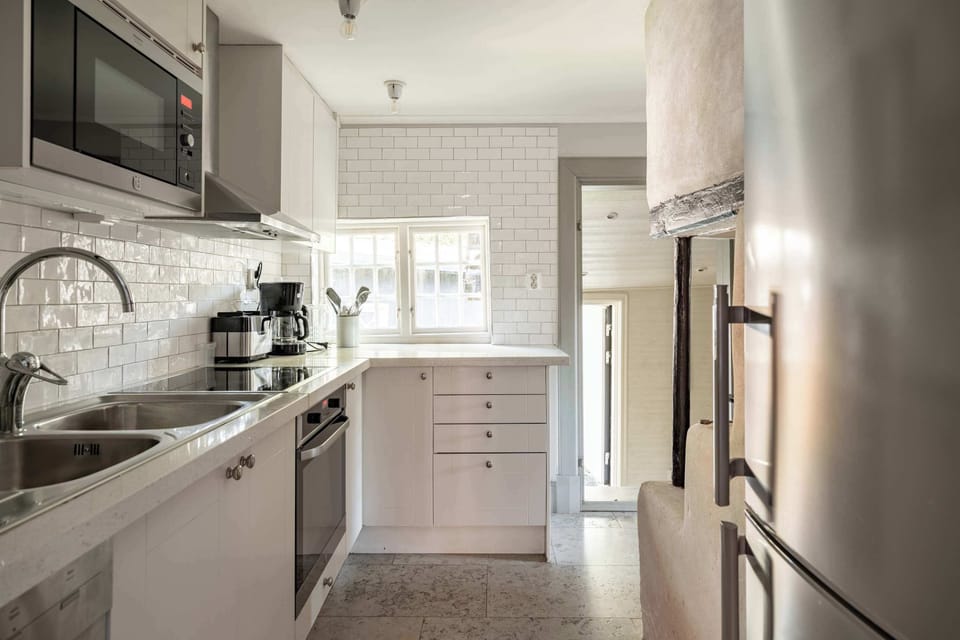 Another view of the kitchen.