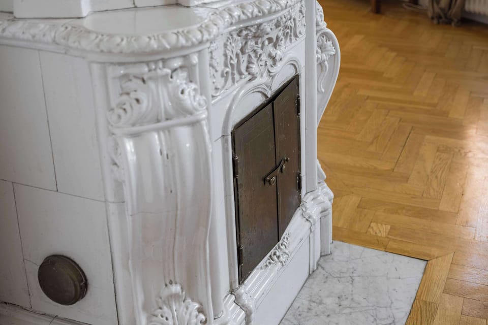Details in the dining area.