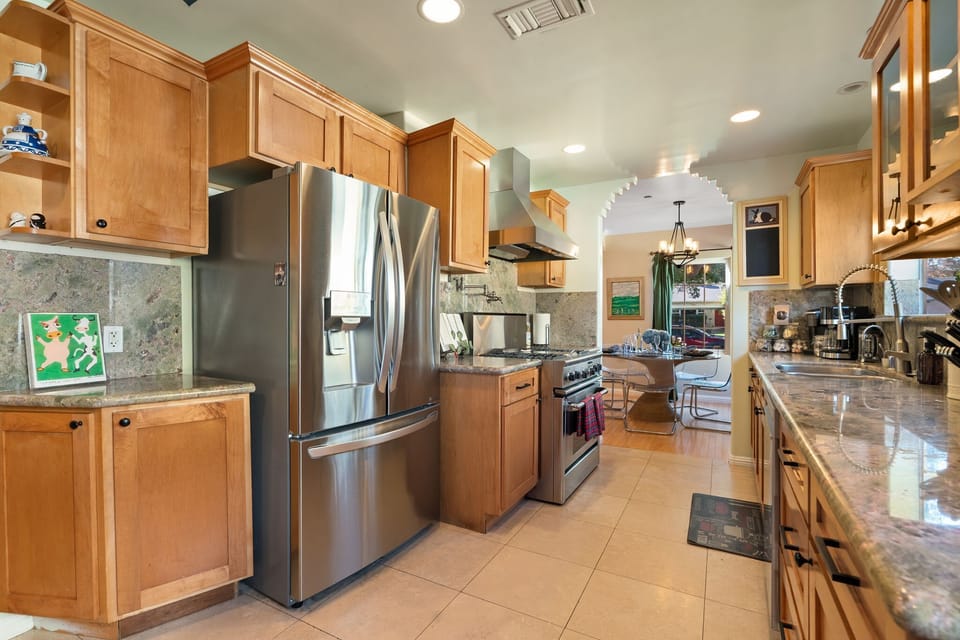 Kitchen | Stainless Steel Appliances & Granite Counters